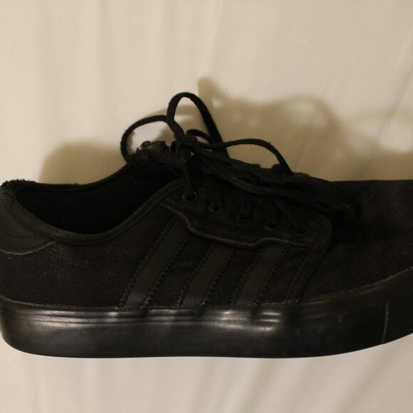 Shoe  -015 - Picture 1 of 2